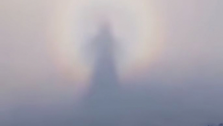 NEVEROVATAN SNIMAK SA SVETE GORE Samo se pojavila svetlost: Ljudi tvrde da im se ukazala Bogorodica! (VIDEO)