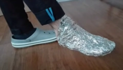 UMOTAJTE STOPALO ALUMINIJUMSKOM FOLIJOM: Od sutra više nećete imati ove boljke, bićete kao novi