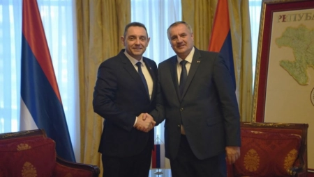 DOK SRBIJU VODI VUČIĆ, RS ĆE BITI ČUVANA: Vulin sa premijerom Viškovićem u Banja Luci
