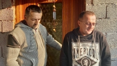 U PORODIČNOJ KUĆI PREMINULE DEVOJKE (16) VLADA MUK Lejlina majka u lošem stanju, očuh kroz suze izustio: Otišla je samo u duksu i papučama!