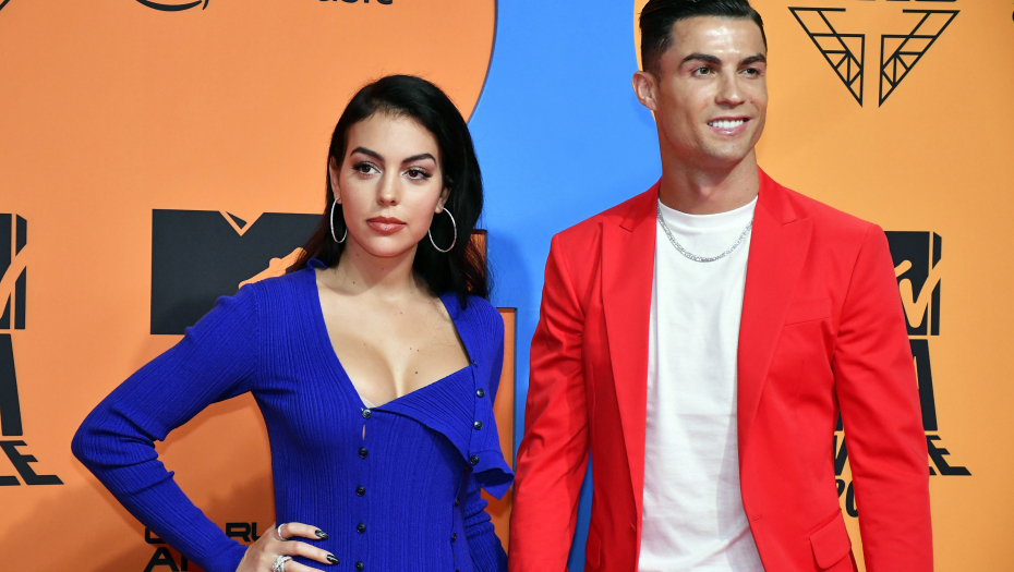 GEORGINA SE OBRUKALA KAO NIKADA! Ronaldova supruga očajna, obratila se Mesiju! (FOTO)