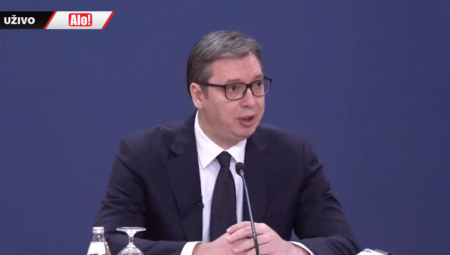 PREDSEDNIK PRELOMIO! Vučić potpisao Zakon o referendumu!
