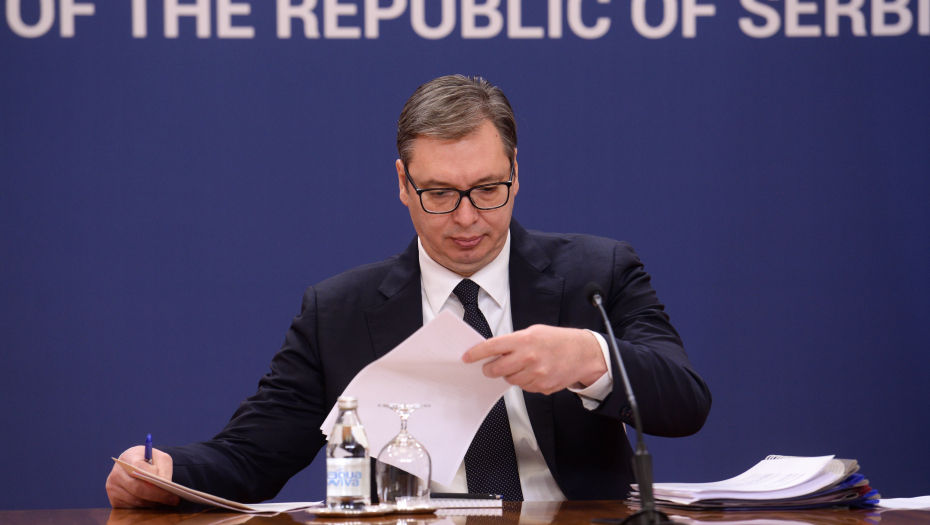 TAČNO U 17.30 Vučić se pozvao na član 113. Ustava Srbije i doneo odluku