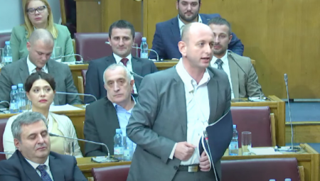 MILAN KNEŽEVIĆ BEZ MILOSTI PREMA DRITANU URA je politički spermatozoid Darka Pajovića (VIDEO)