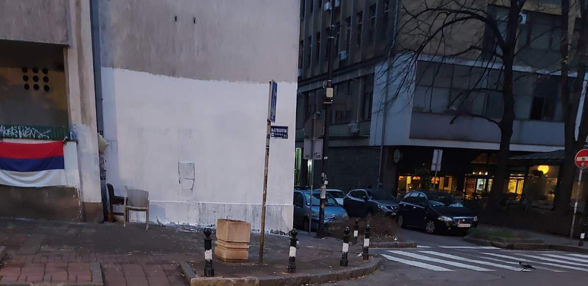 ZVANIČNO SAOPŠTENO NA SAJTU GRADSKE OPŠTINE VRAČAR Inspekcija uklonila grafit po nalogu novinarke Antoanele Rihe i drugih