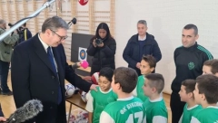 VUČIĆ OBILAZI NIČKI OKRUG Ponosan sam na našu decu