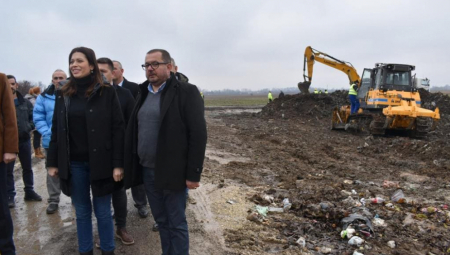 IRENA VUJOVIĆ OBIŠLA DEPONIJU U SOVLJAKU: Ta slika mora da se menja i na tome intenzivno i radimo (FOTO)