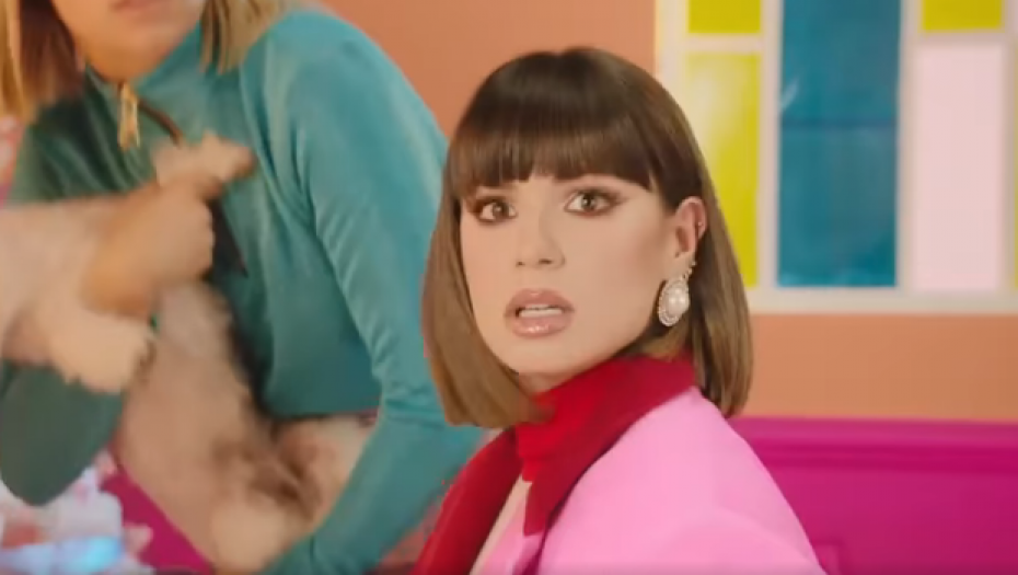 SARA JO POKAZALA CELULIT! Pevačica snimila video i poslala snažnu poruku koja nikog neće ostaviti ravnodušnim!