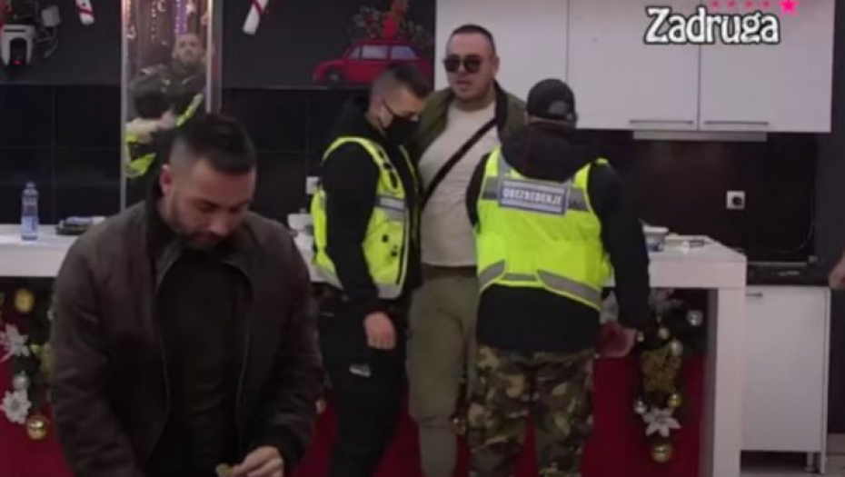 PREKINUT PROGRAM ZBOG TUČE! Filip i Mensur se brutalno sukobili, zadrugar se krvnički zaleteo na cimera, obezbeđenje uletelo momentalno! (VIDEO)
