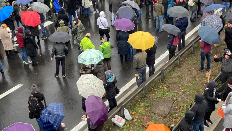 DOVELI DECU, PA PRAVE ĐUBRE! Lažni ekolozi pokazali samo jedno - da su LAŽNI! (FOTO/VIDEO)