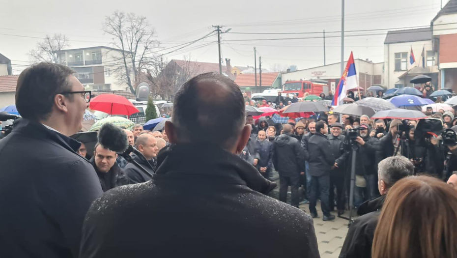 PREDSEDNIK SRBIJE PORUČIO - STIŽU PARE PENZIONERIMA Dodatnih 20.000 dinara posle 15. februara