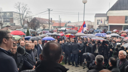 PREDSEDNIK VUČIĆ OBIŠAO DOLJEVAC Obezbedićemo sigurno nebo svim građanima Srbije (FOTO/VIDEO)