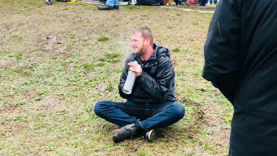 E MOJ ĐILASE, JEL SE OVAKO "TERA PRAVDA"? Opozicija loče rakiju i urniše nedužne građane! (FOTO)