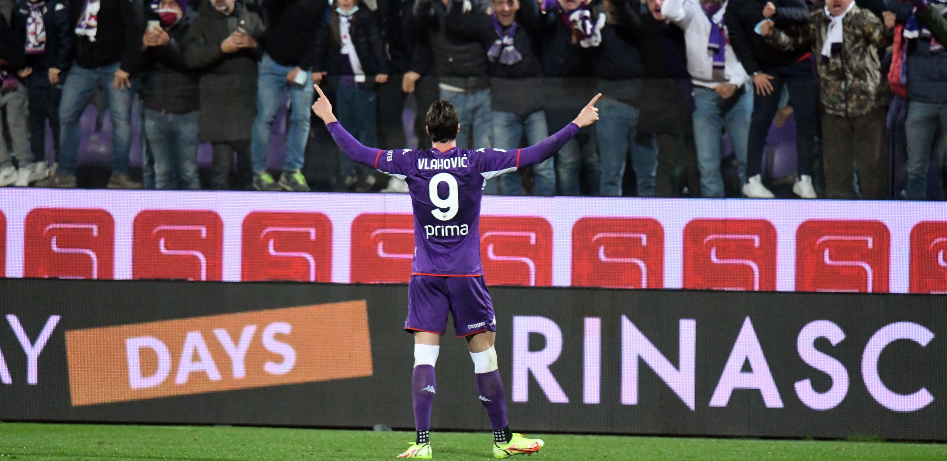 JAVIO SE DIREKTOR FJORENTINE Rekao ko je poslao ponude za Vlahovića, pomenuo i cifre