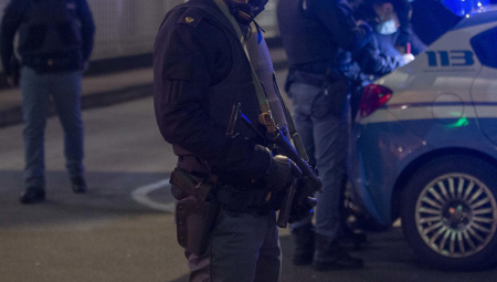 SRBIN SE AUTOM ZALETEO NA POLICIJU Oni pripucali na njega, pa ga uhapsili - prava krimi-drama na ulicama Riminija