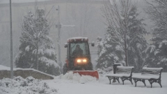 KOLAPS NA PRILAZIMA AERODROMU U BEOGRADU Zbog vejavice vozila stoje i na ulazu i izlazu