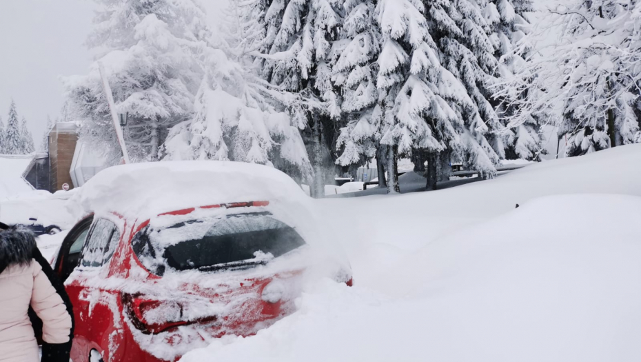 AUTO VAM PROKLIZAVA? ZAGLAVILI STE SE U SNEGU? Evo kako da rešite problem i sačuvate život!