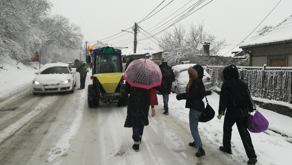 ČIŠĆENJE SNEGA DONOSI ZARADU Za samo 7 dana čak 25.000 dinara, a za neočišćen sneg kazne ogromne