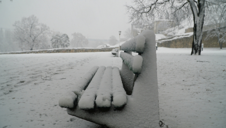 SNEG PARALISAO DELOVE SRBIJE Vanredna situacija u pet opština: Škola zatvorena