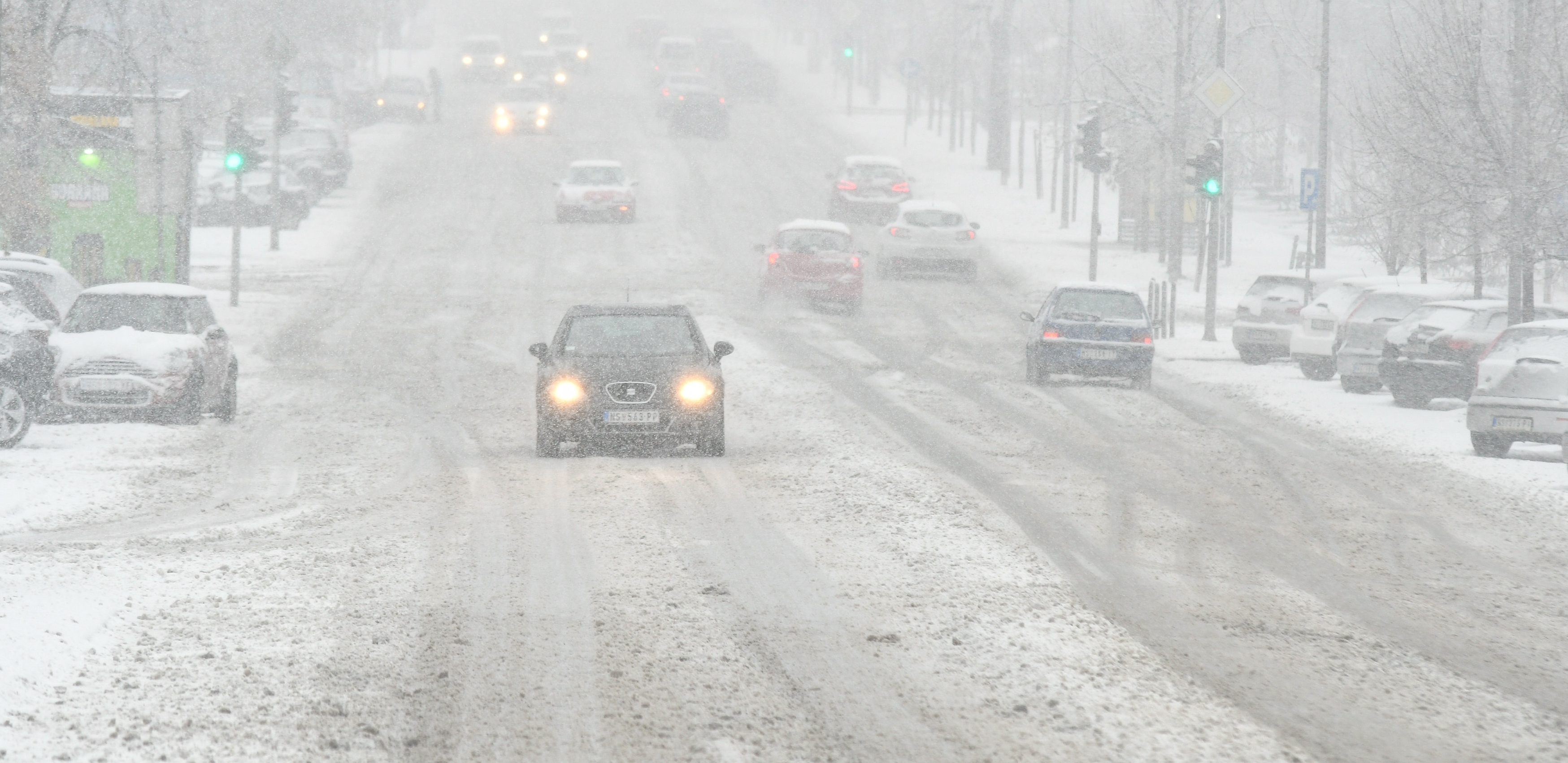 SNEG IZAZVAO TOTALNI HAOS! Vanredna situacija u Lučanima, bez struje dve trećine opštine!
