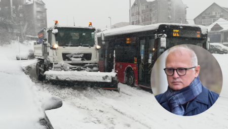BEOGRAD PUT RADI BEZ PRESTANKA Vesić: 90 kamiona raščišćava ulice, čisti se i prvi i drugi prioritet