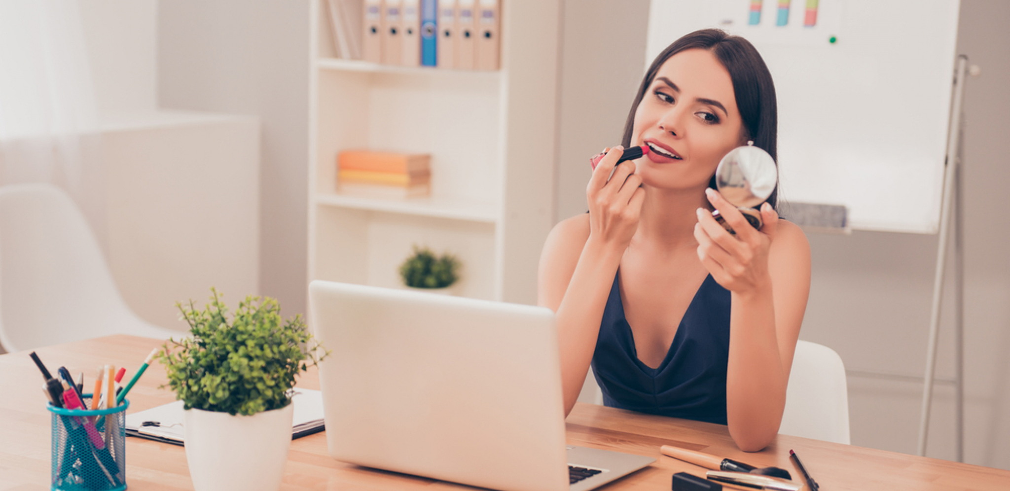 OBRATITE PAŽNJU KADA SE ŠMINKATE Ovde najčešće pravite grešku