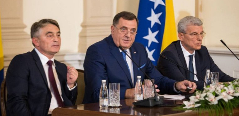 ZVECKANJE ORUŽJEM: Željko Komšić i Šefik Džaferović razmišljaju o ratu