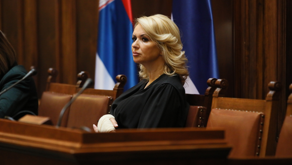 AKO HOĆEŠ SA MNOM, IMAĆEŠ GRUPNJAK Nepismena Nada izvređala Dariju!