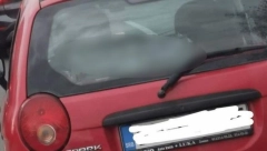 BEOGRAĐANKA ODUŠEVILA MREŽE Poruka na zadnjem staklu njenog automobila postala pravi HIT!