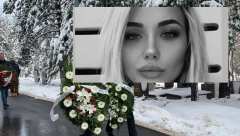 SAHRANA KRISTINE KIKE ĐUKIĆ Prijatelji i porodica jutjuberke nose najveće vence, jecaji odzvanjaju Lešćem! (VIDEO)