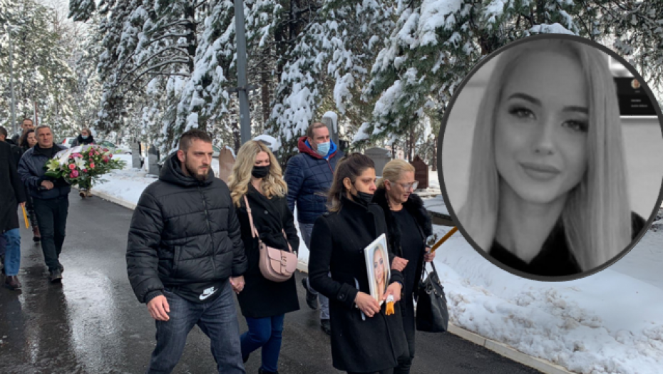 POTPUNO SLOMLJENA I SKRHANA BOLOM Majka Kristine Kike Đukić na sahranu došla u pratnji sestara jutjuberke (FOTO)
