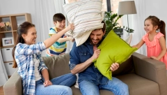 VIŠE OD DETALJA Upotrebite jastuke raznih boja i veličina za dekoraciju životnog prostora