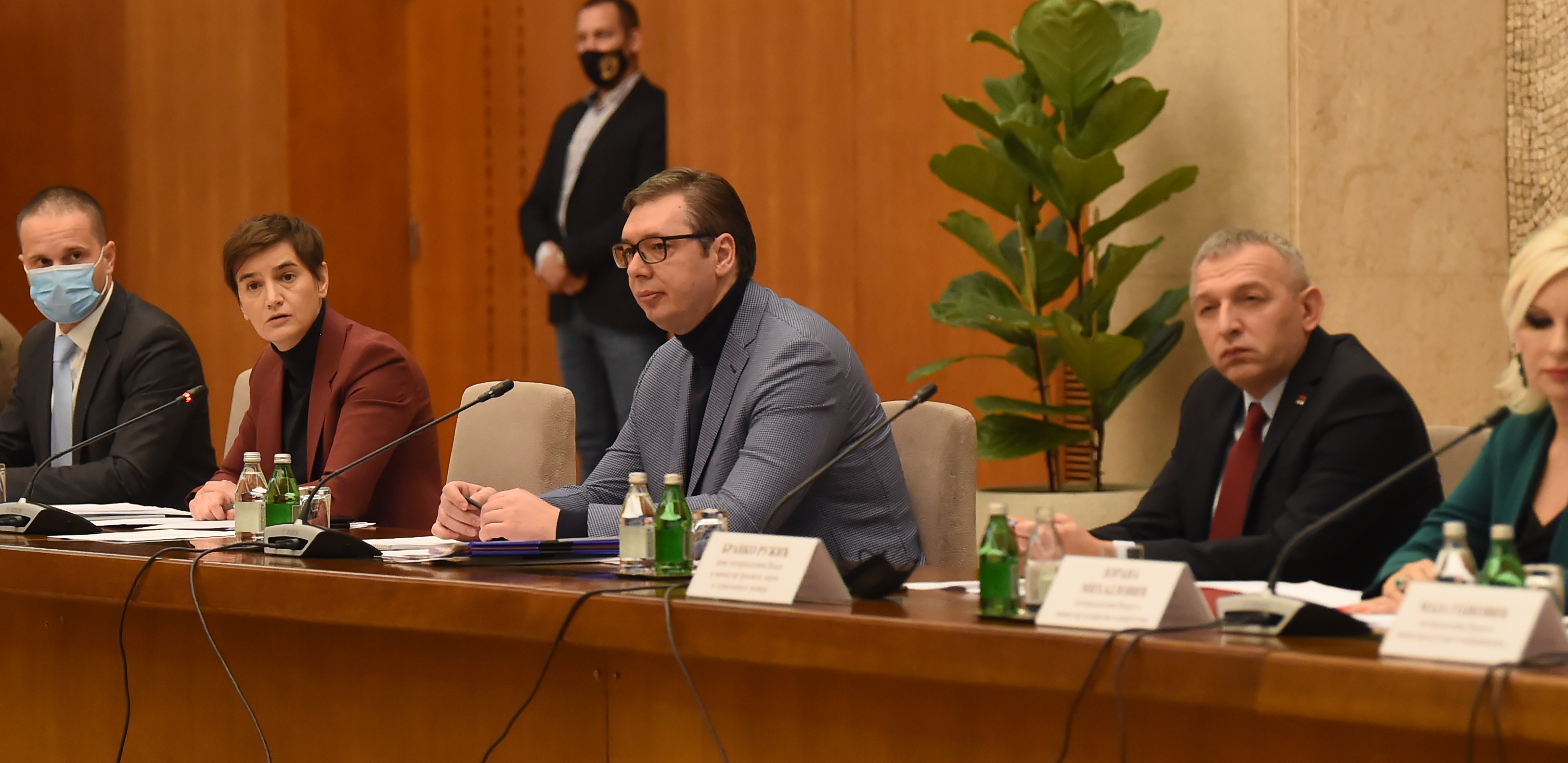 KUD POSLUŠAH EKOLOGE I LAŽNE STRUČNJAKE! Posle izlaganja o gubicima u poslovanju sa vetrogeneratorima, Vučić zagrmeo:  "Pogrešio sam što ranije nismo išli sa "Kolubarom B"!