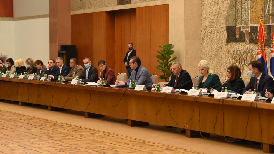 MANJI RAČUNI ZA ONE KOJI NISU IMALI STRUJU Predsednik Vučić: Građani da dobiju nižu cenu kao izvinjenje