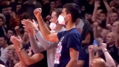 TAKO SE BODRI SVOJ TIM! Novak sve vreme na nogama zbog Crvene zvezde! (VIDEO)