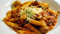 RECEPT ZA KLASIČNO ITALIJANSKO JELO Penne marinara pasta,  neverovatno dobar, pikantan ukus