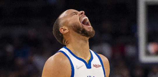 MALER ZA ŠAMPIONA Stef Kari van terena zbog povrede kolena