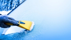 SPASITE SE JUTARNJEG STRUGANJA LEDA SA AUTOMOBILA Napravite domaći sprej za brzo odleđivanje prozora