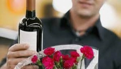 U dilemi ste šta poneti domaćinu na slavu Svake godine isto - kafa, piće, cveće, evo šta se smatra neprikladnim poklonom