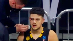 ŠIKNULA KRV! Trifunović doživeo nezgodu na terenu, odmah izveden iz igre!