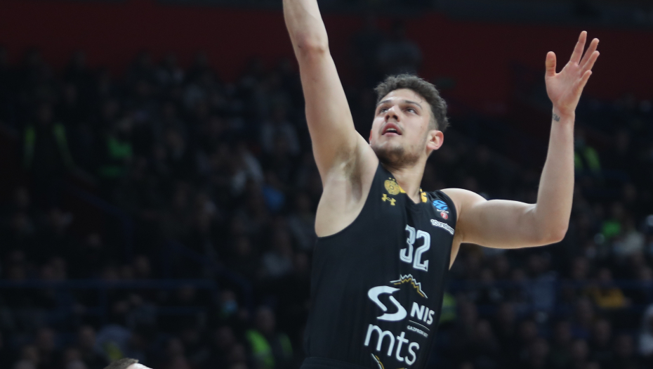 KRVAVE GLAVE NASTAVIO MEČ! Trifunović doživeo strašan pad, a onda pokazao da ima veliko srce!