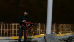 SKOČIO SA VRHA KULE BEOGRAD Neverovatan snimak padobranca u akciji (VIDEO)