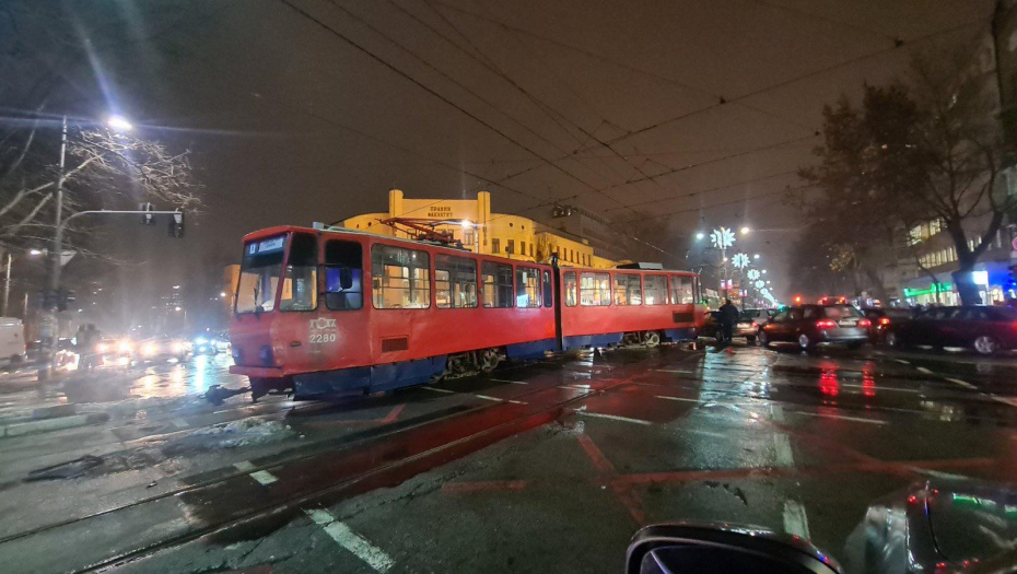 TRAMVAJ UDARIO PEŠAKA U CENTRU BEOGRADA Putnici tvrde da je muškarac pretrčavao ulicu