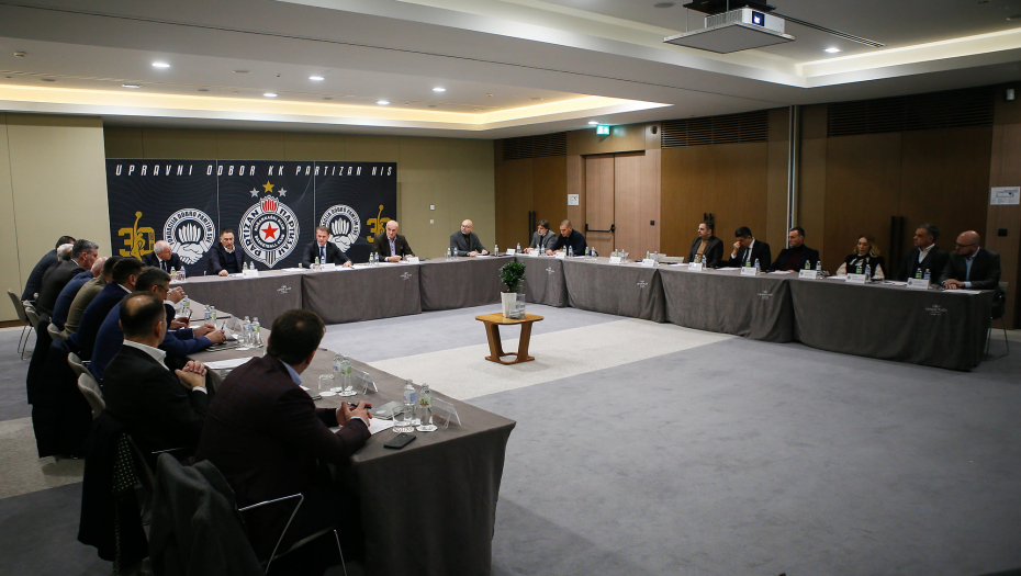 MIJAILOVIĆ ILI VUČELIĆ? Počinje izborna skupština u JSD Partizan, sa Ostojom došli delegati 14 klubova