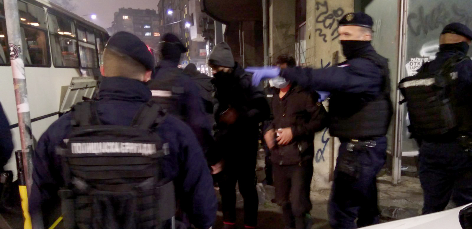 UHAPŠENO OSAM PRIPADNIKA ORGANIZOVANE KRIMINALNE GRUPE: Osumnjičeni za krijumčarenje migranata