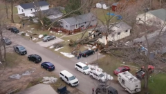 OLUJNI VETAR POGODIO AMERIKU Stravično nevreme dovelo do 2 saobraćajne nesreće, 5 osoba poginulo (VIDEO)