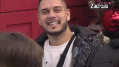 KAO NAPUŠTEN KER KOME JE UMRO VLASNIK Dalila ne krije oduševljenje zbog načina na koji je Dejan gleda: Nisam videla da je ovako srećan