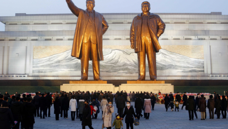 KIM DŽONG UN OBELEŽIO DESETOGODIŠNJICU SMRTI SVOG OCA Severna Koreja u žalosti, pogledajte fotografije šta se dešavalo širom zemlje