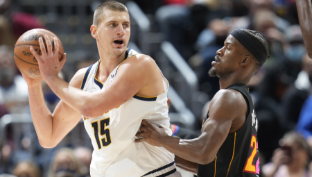 NJEGOVA PRIČA VAS TERA DA SE NIKADA NE PREDATE! Otac ga je napustio kao bebu, majka izbacila jer je ružan a danas je velika NBA zvezda!