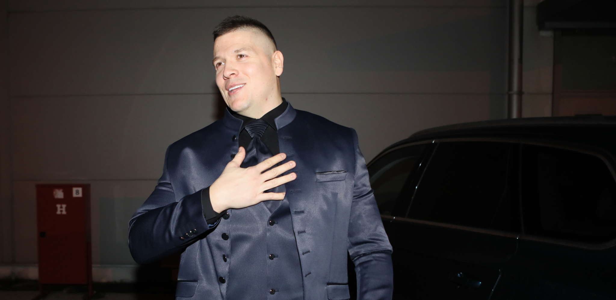 SLOBA RADANOVIĆ HITNO IDE NA OPERACIJU SMANJENJA POLNOG ORGANA Pevač iznenada saopštio odluku, a evo šta ga sve čeka!